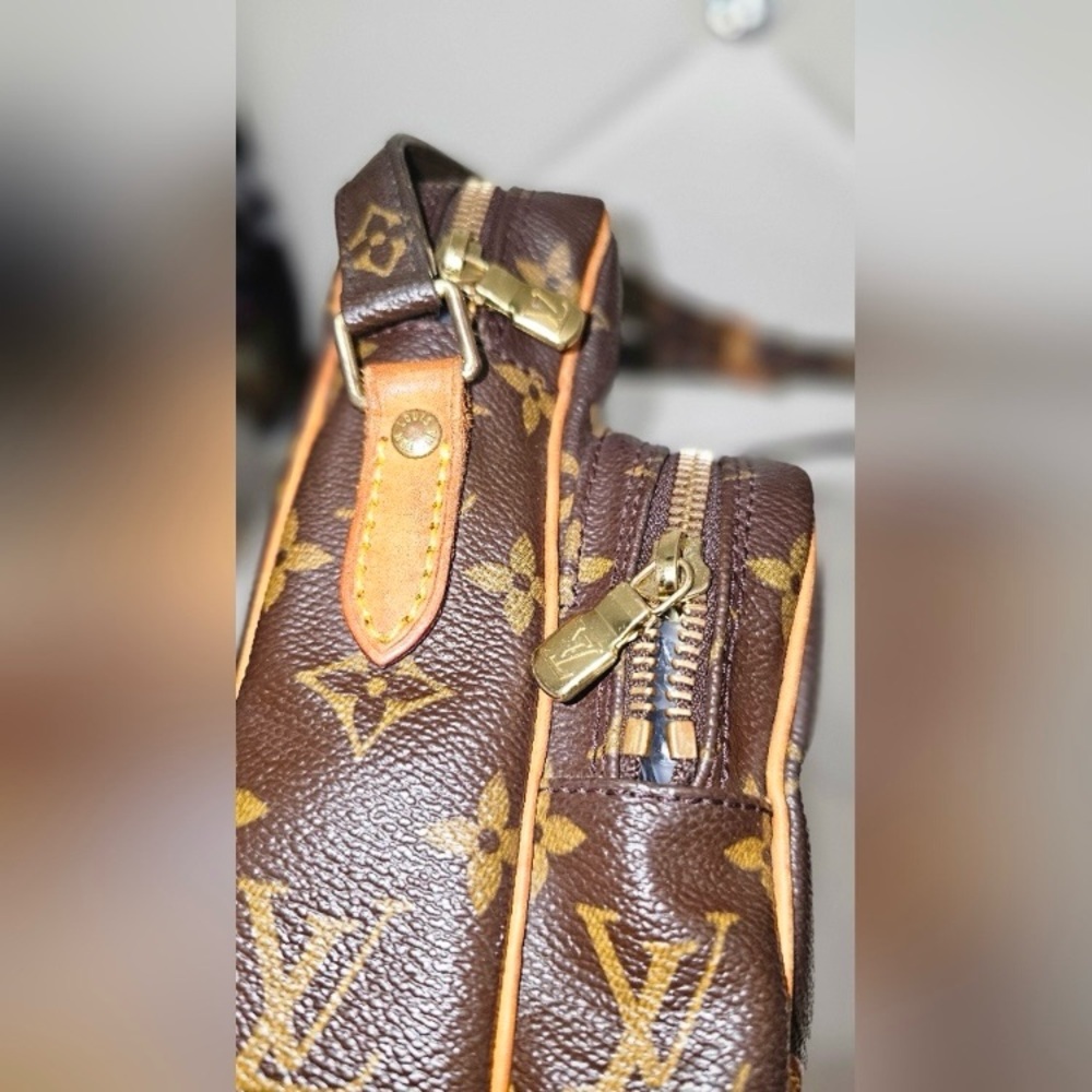 Louis Vuitton Amazon Monogram Unisex Bag - Picture 6 of 17